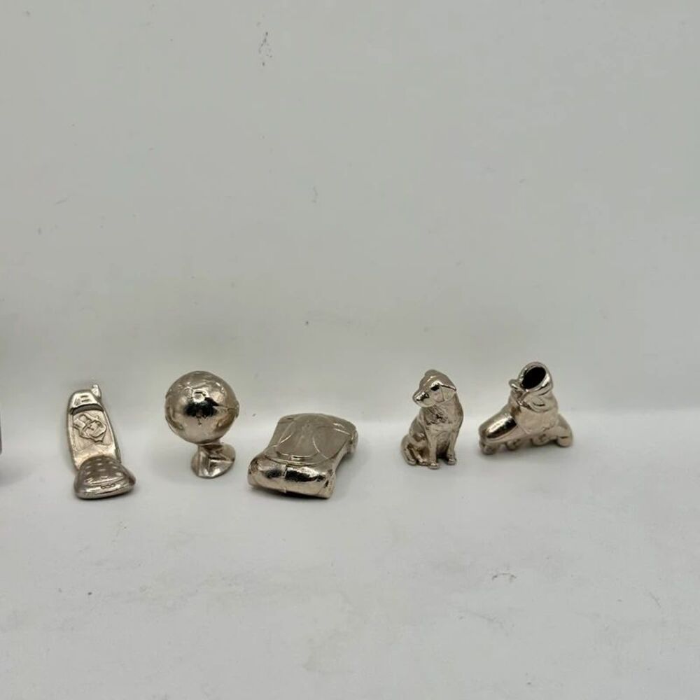 Monopoly 2000 Millennium Edition Replacement Set 5 SilverTokens and 2 Amber Dice